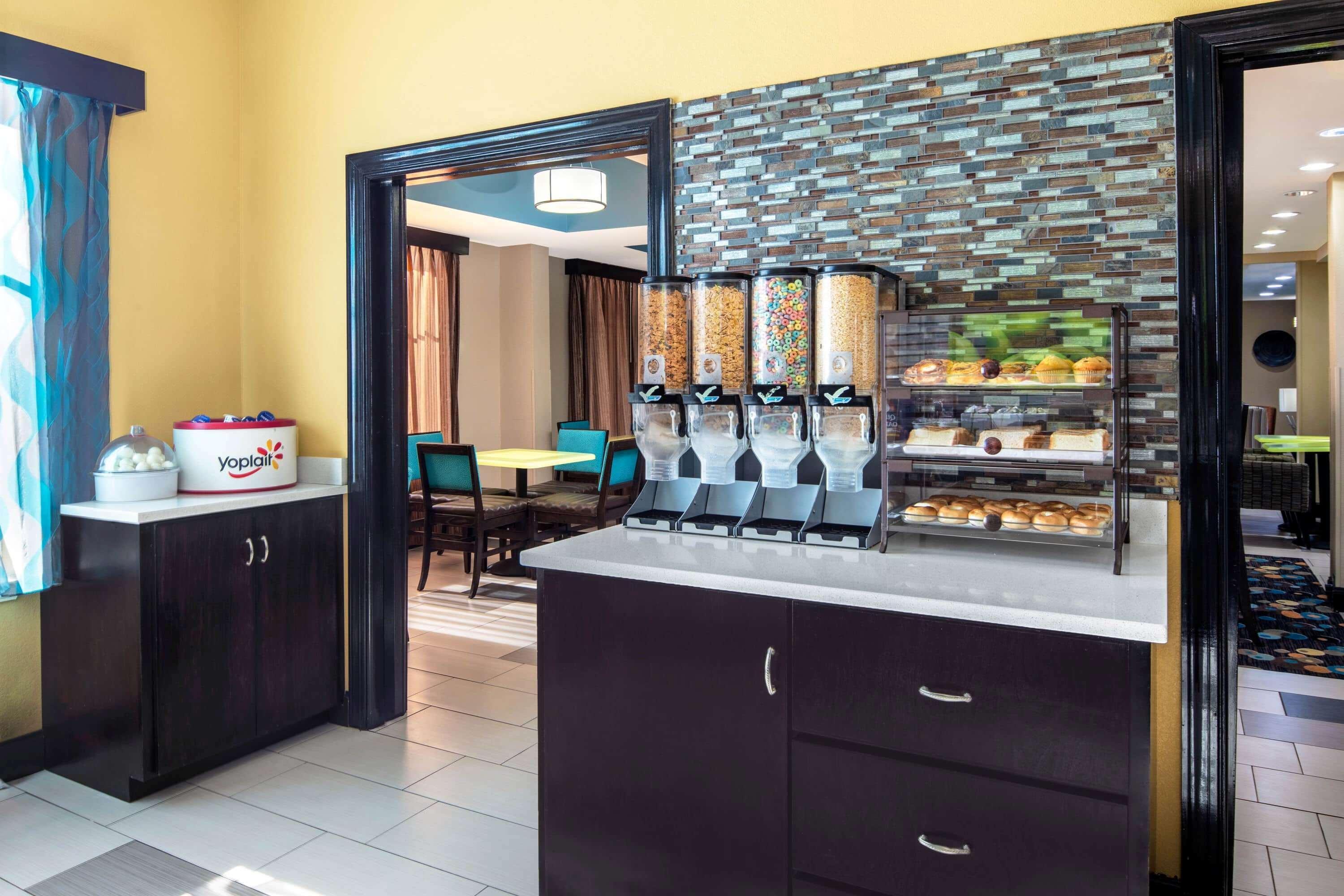 La Quinta By Wyndham Oxford - Anniston Hotel Екстериор снимка