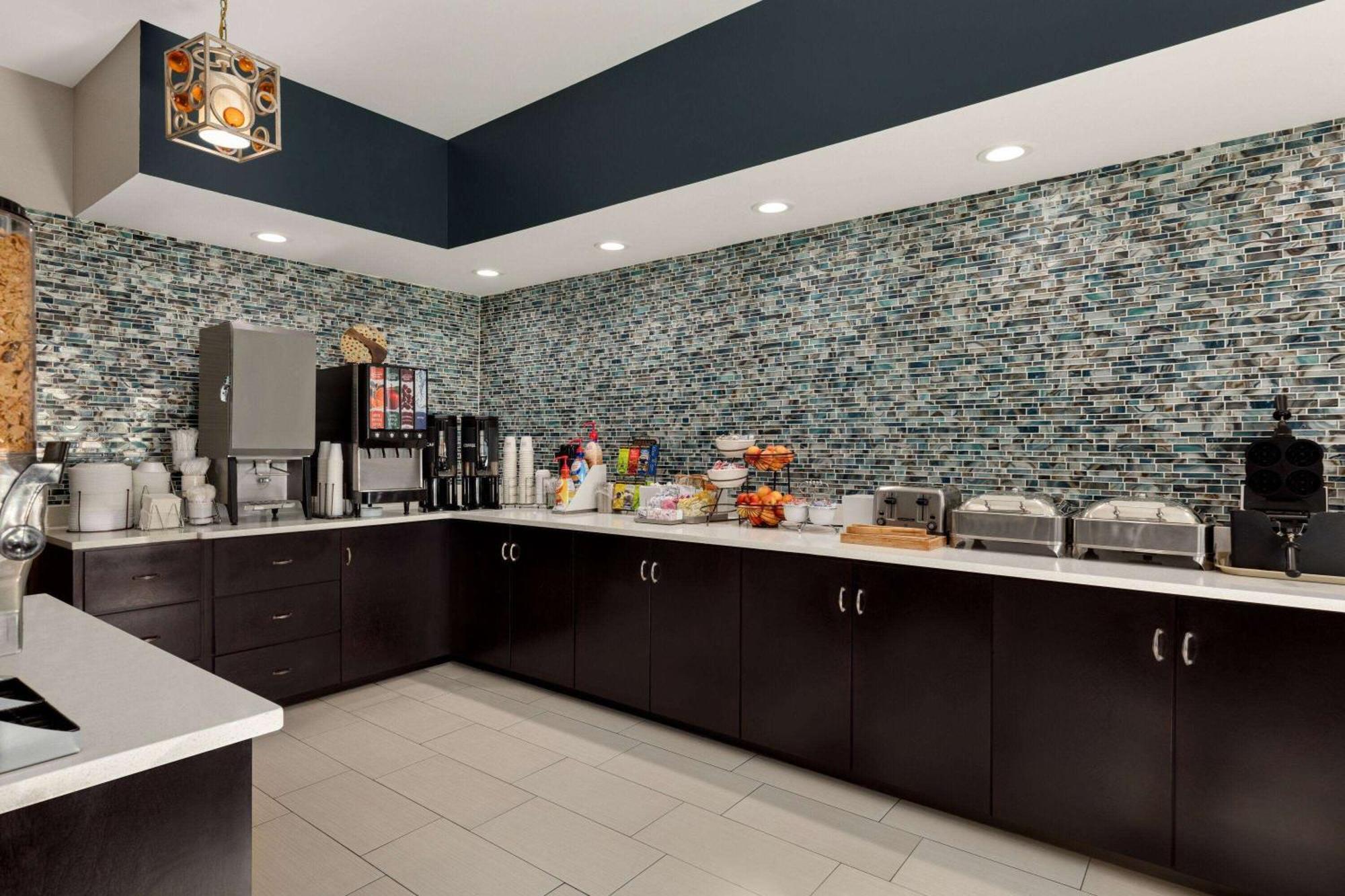 La Quinta By Wyndham Oxford - Anniston Hotel Екстериор снимка